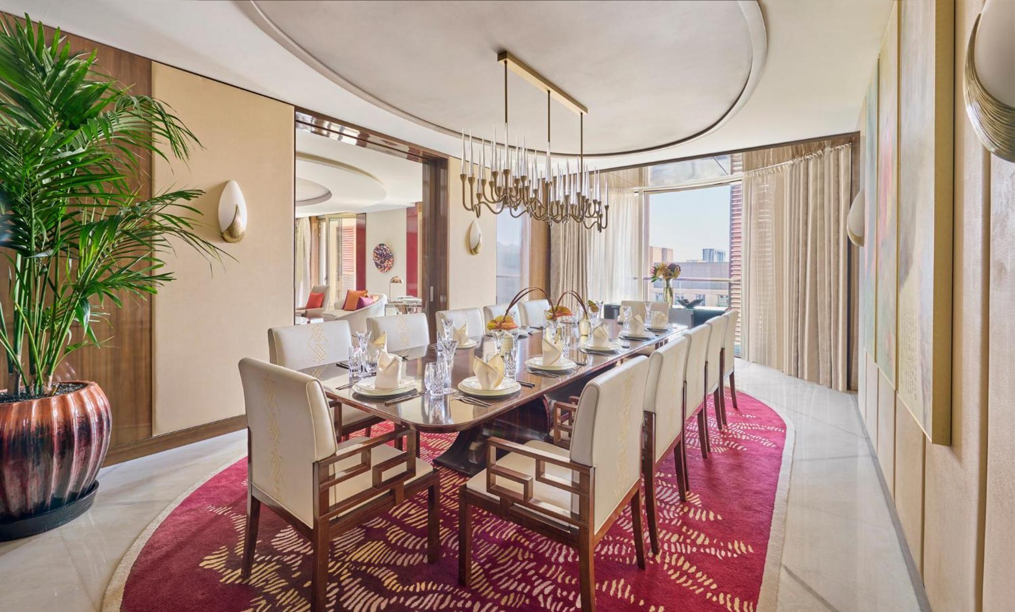 โรงแรมอัล ไฟซาเลียห์ ริยาดห์ ภายนอก รูปภาพ Dining room