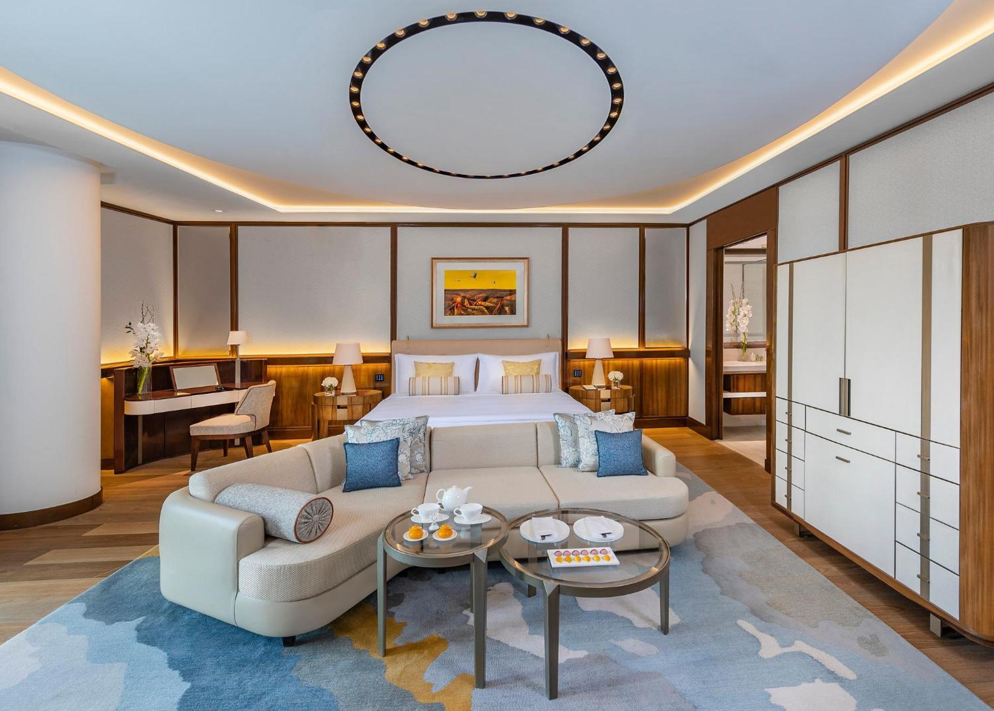 โรงแรมอัล ไฟซาเลียห์ ริยาดห์ ภายนอก รูปภาพ A suite at the hotel