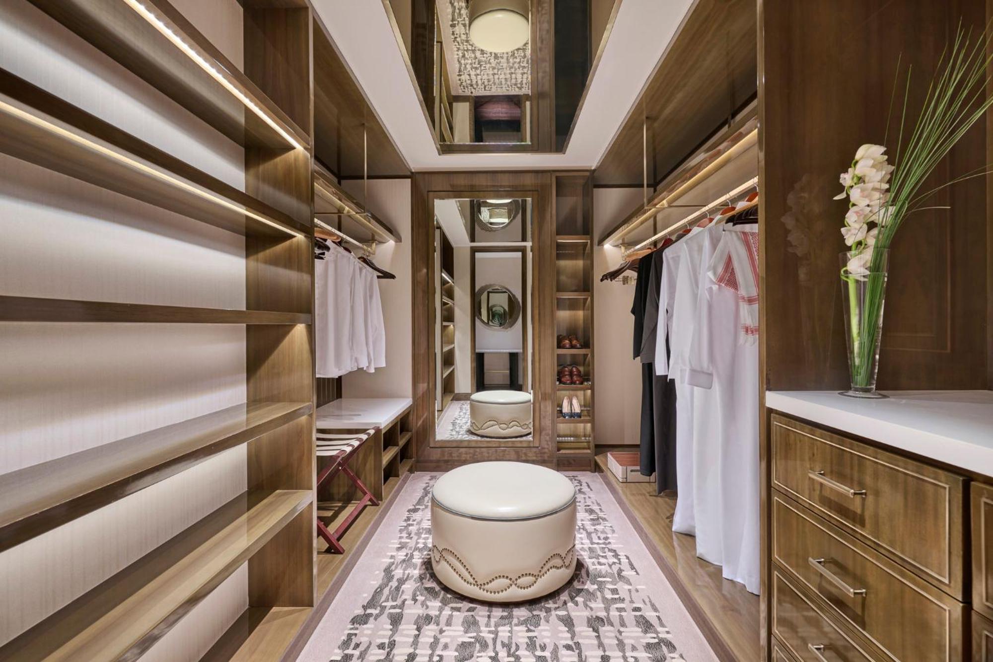 โรงแรมอัล ไฟซาเลียห์ ริยาดห์ ภายนอก รูปภาพ A walk-in closet