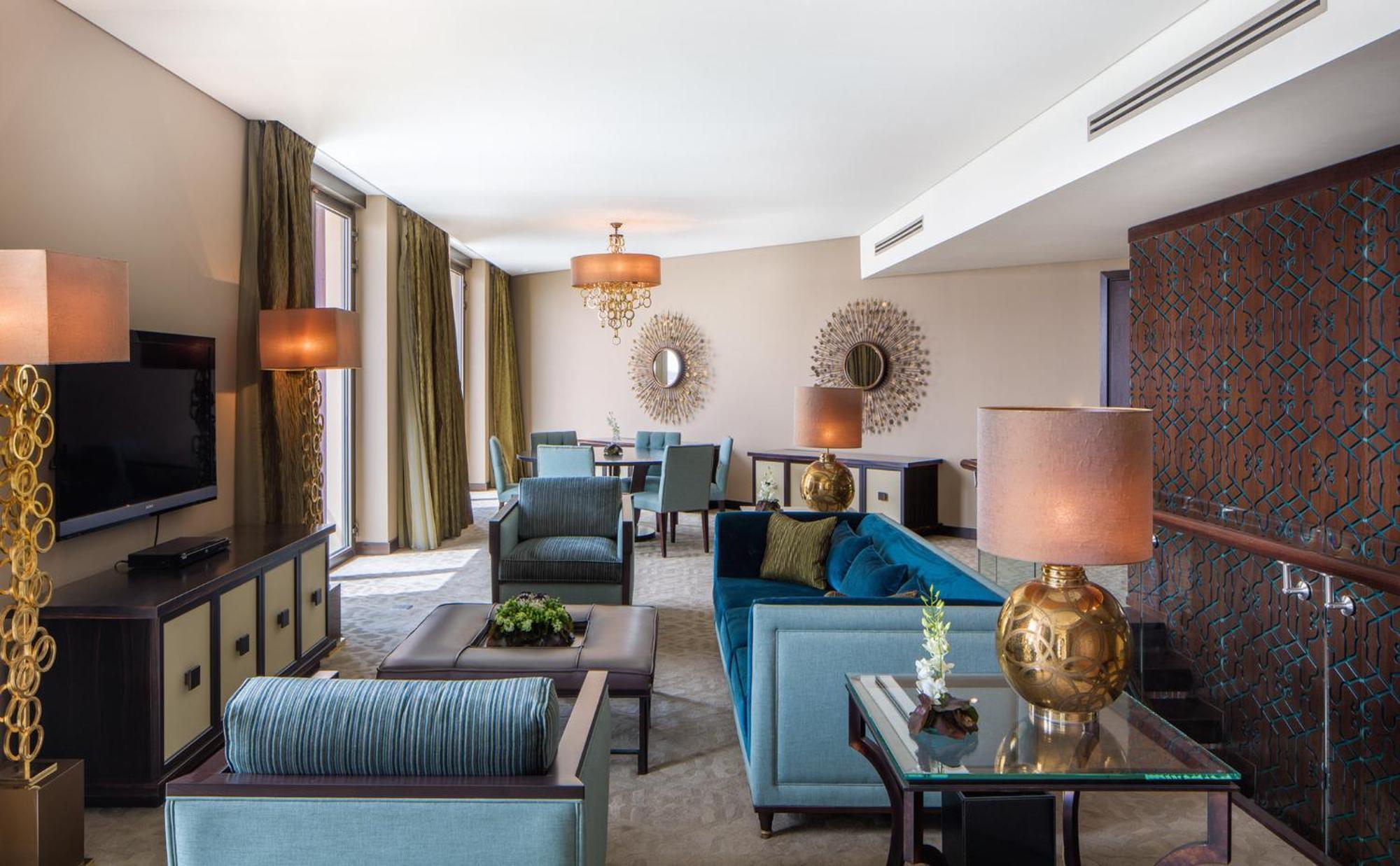 โรงแรมอัล ไฟซาเลียห์ ริยาดห์ ภายนอก รูปภาพ A suite at the hotel