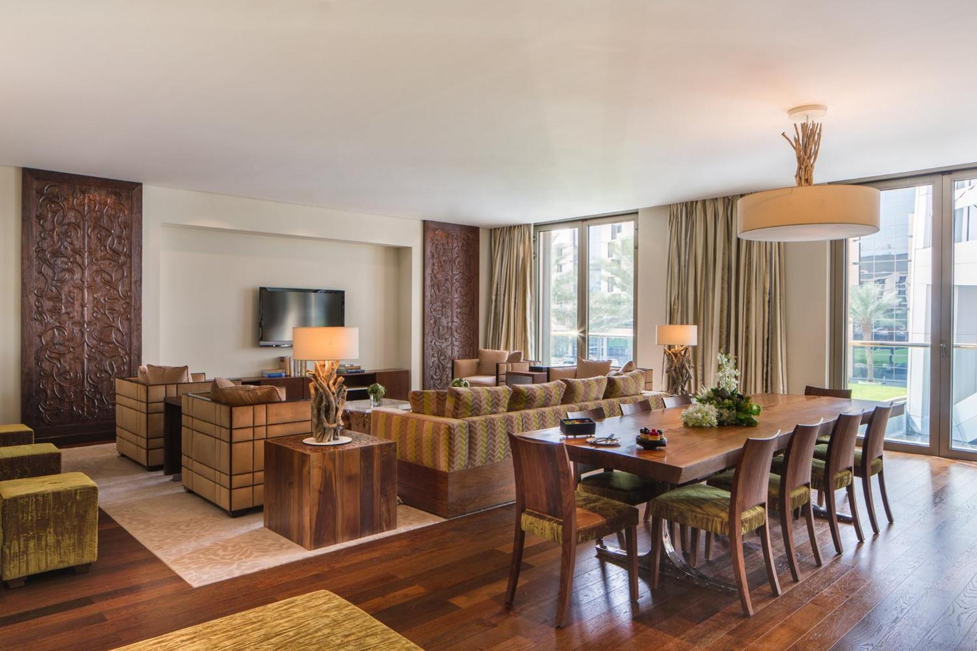 โรงแรมอัล ไฟซาเลียห์ ริยาดห์ ภายนอก รูปภาพ A suite at the hotel