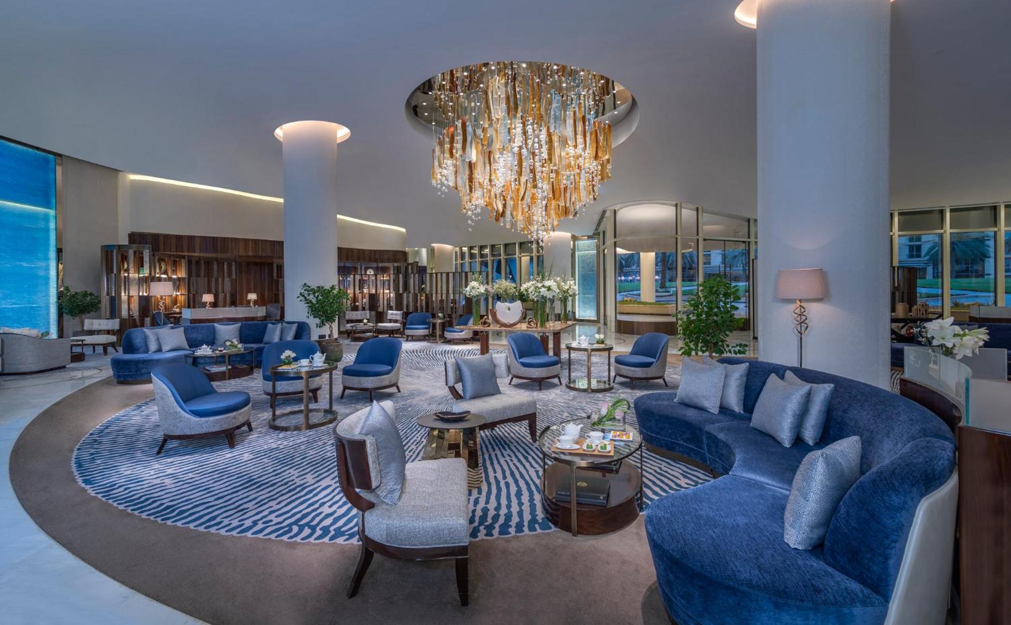 โรงแรมอัล ไฟซาเลียห์ ริยาดห์ ภายนอก รูปภาพ The lobby of the hotel