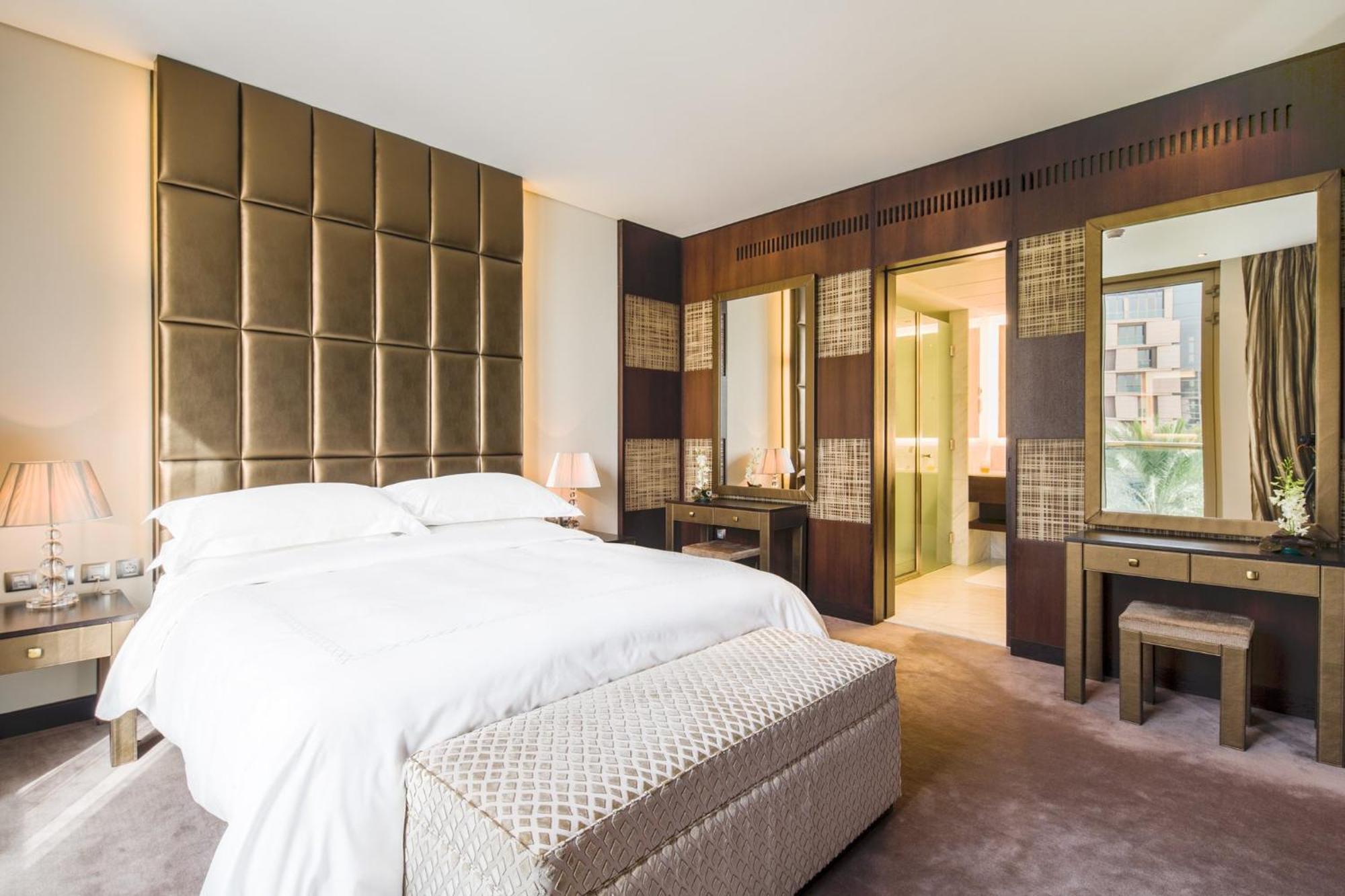 โรงแรมอัล ไฟซาเลียห์ ริยาดห์ ภายนอก รูปภาพ A bedroom at The Dorchester