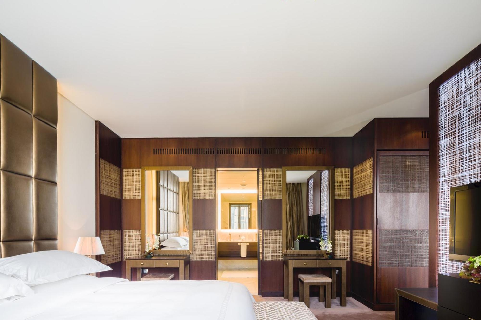 โรงแรมอัล ไฟซาเลียห์ ริยาดห์ ภายนอก รูปภาพ A guest room at The Ritz-Carlton, Dubai