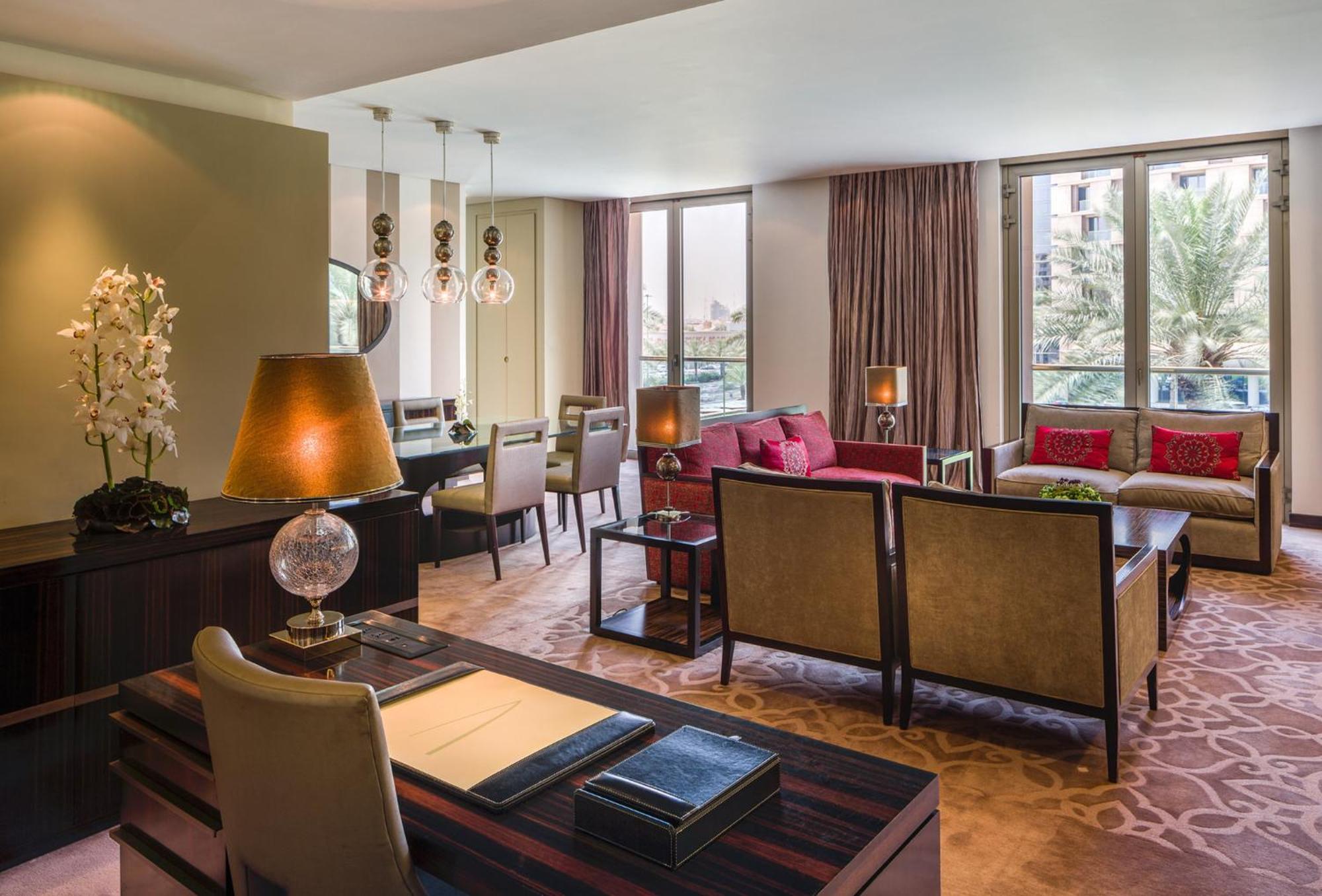 โรงแรมอัล ไฟซาเลียห์ ริยาดห์ ภายนอก รูปภาพ A suite at the hotel