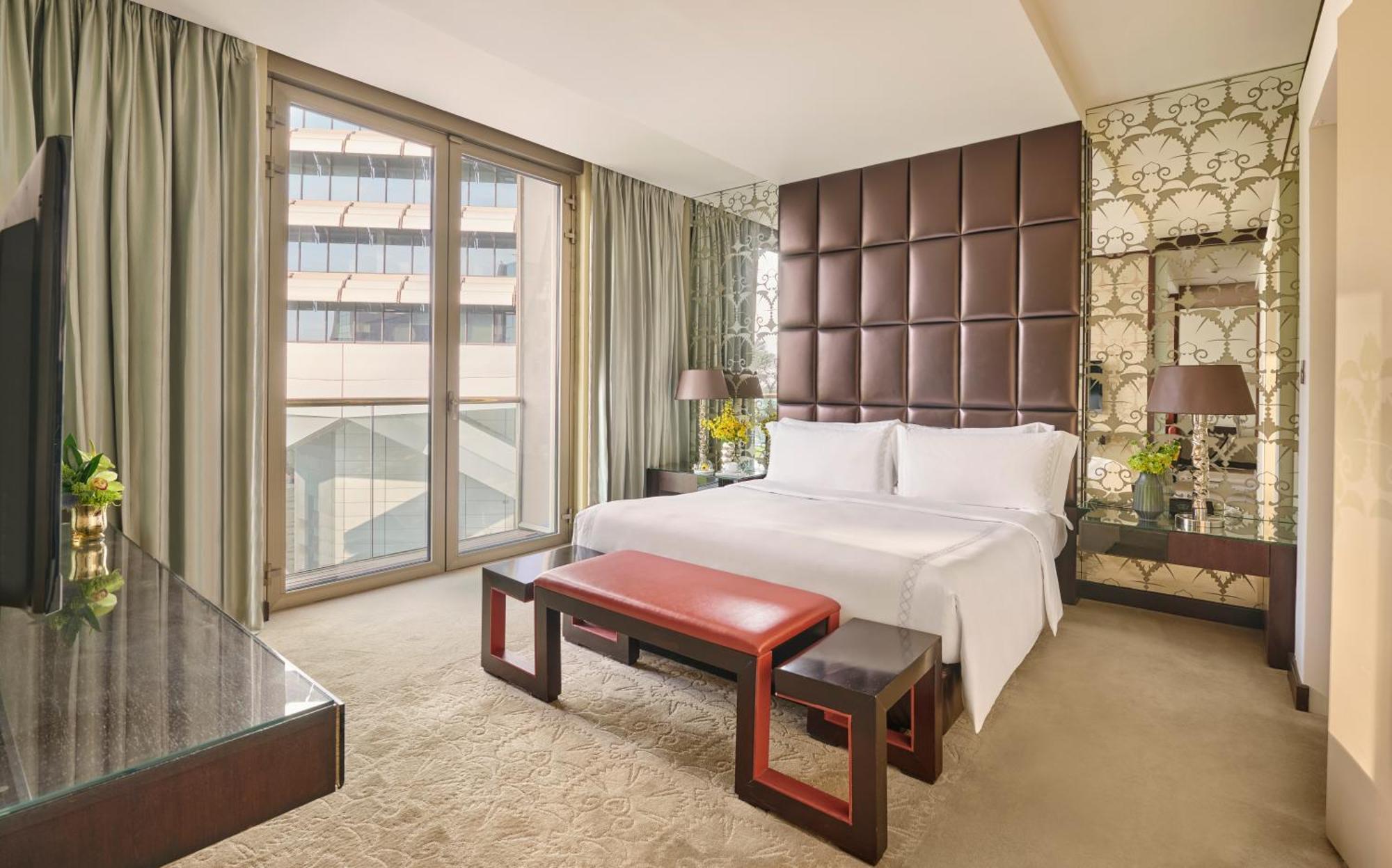 โรงแรมอัล ไฟซาเลียห์ ริยาดห์ ภายนอก รูปภาพ A bedroom at the hotel