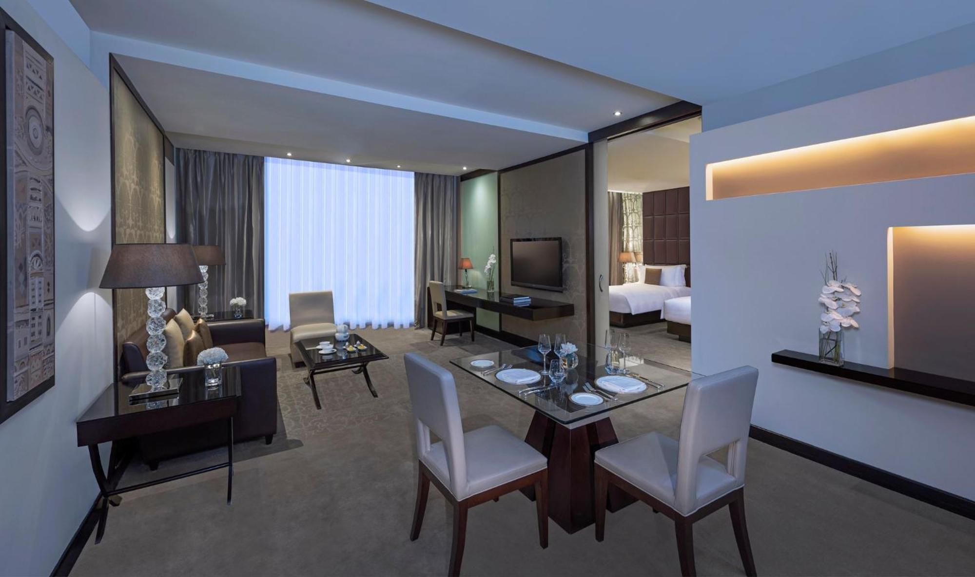 โรงแรมอัล ไฟซาเลียห์ ริยาดห์ ภายนอก รูปภาพ A suite at the hotel
